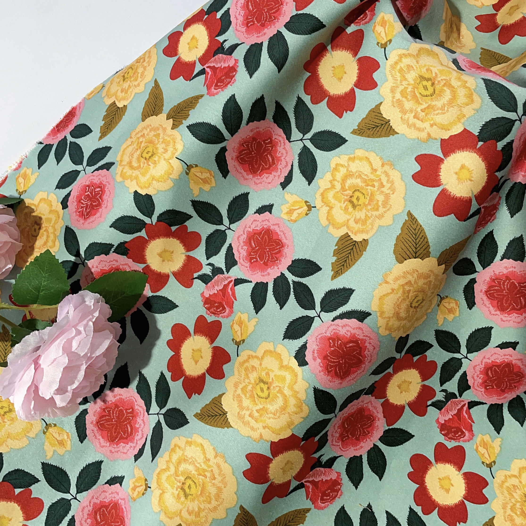 Vintage Floral Printed Satin 1 - огляд і ціна Vintage Sewing Textile