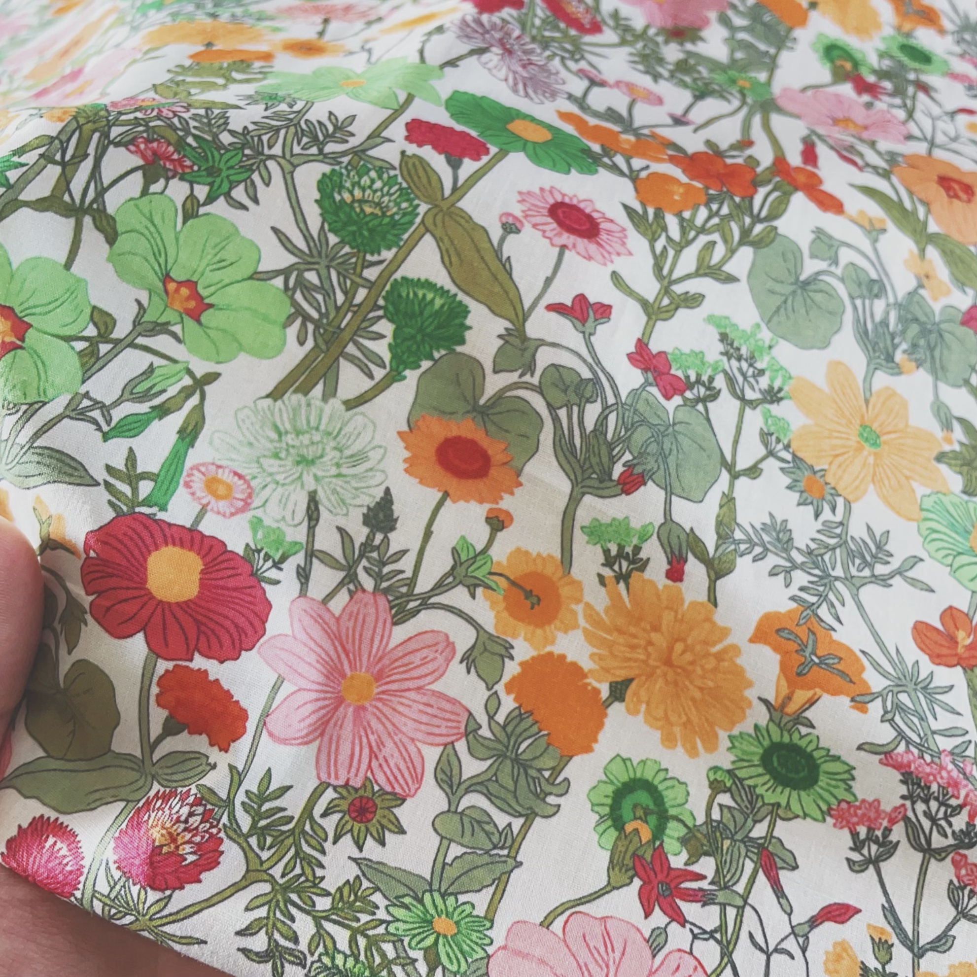 Vintage Floral Printed Cotton  - огляд і ціна Vintage Sewing Textile